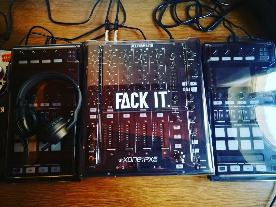 Techno Stickerpack XL photo review