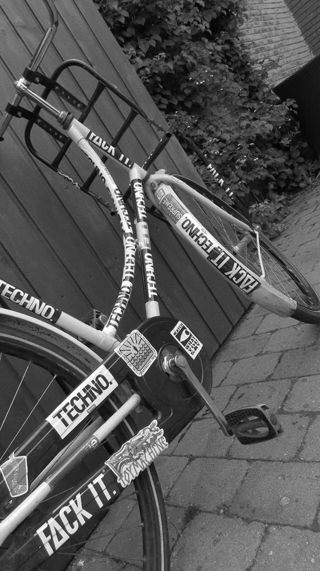 Techno Stickerpack XL photo review