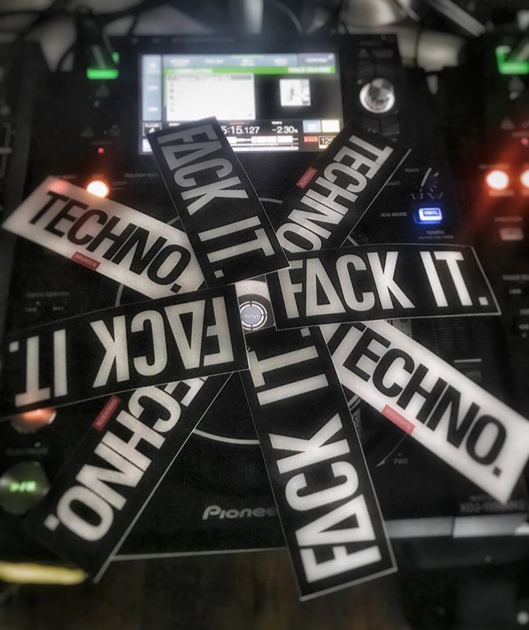 Techno Stickerpack XL photo review