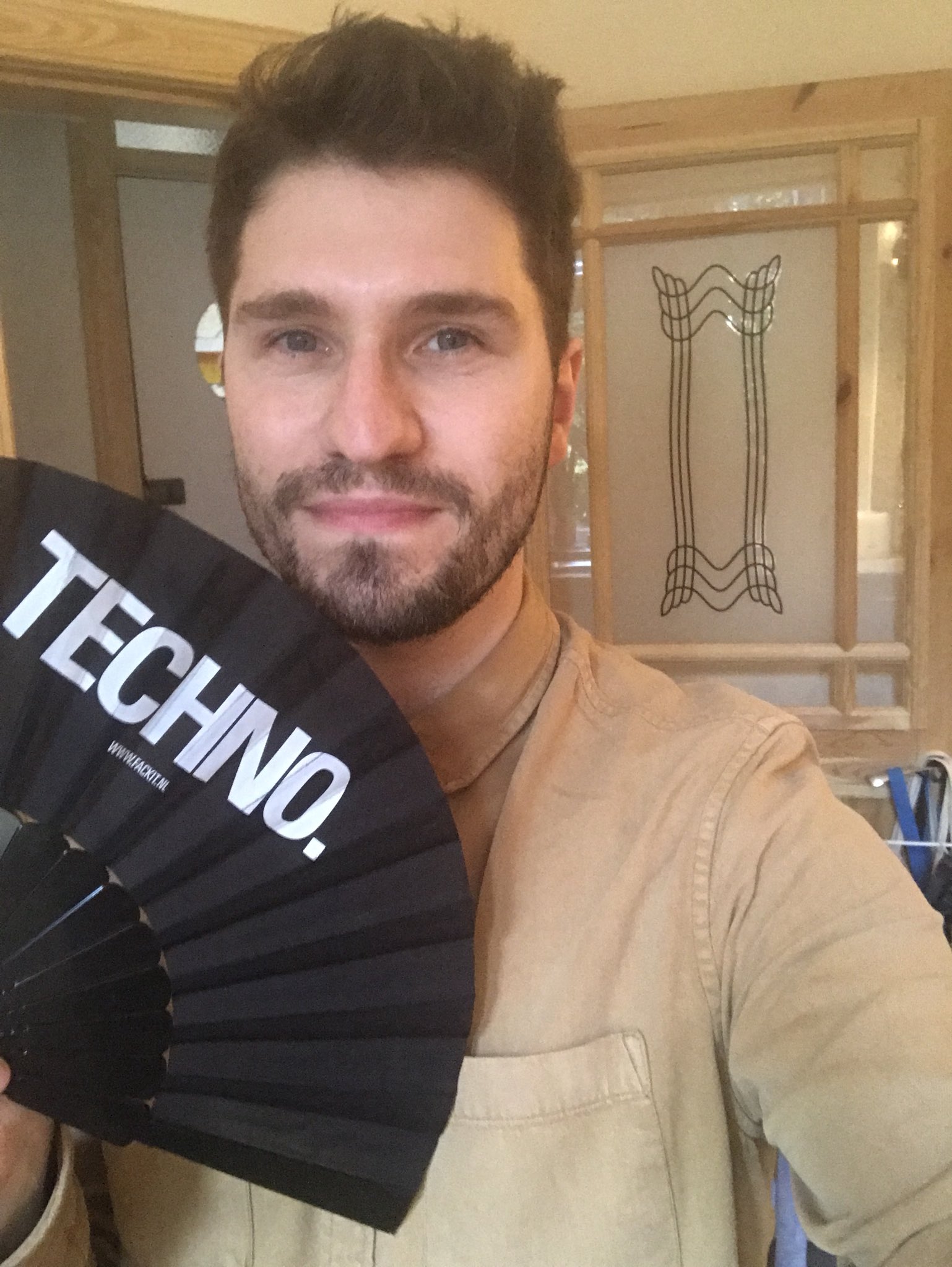 Techno Handfan photo review