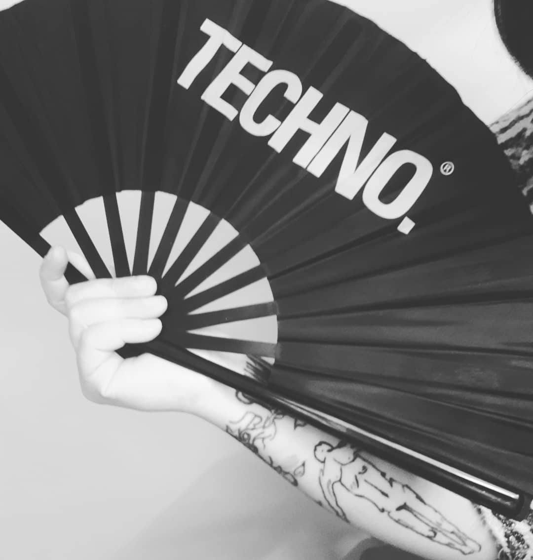Techno Handfan photo review